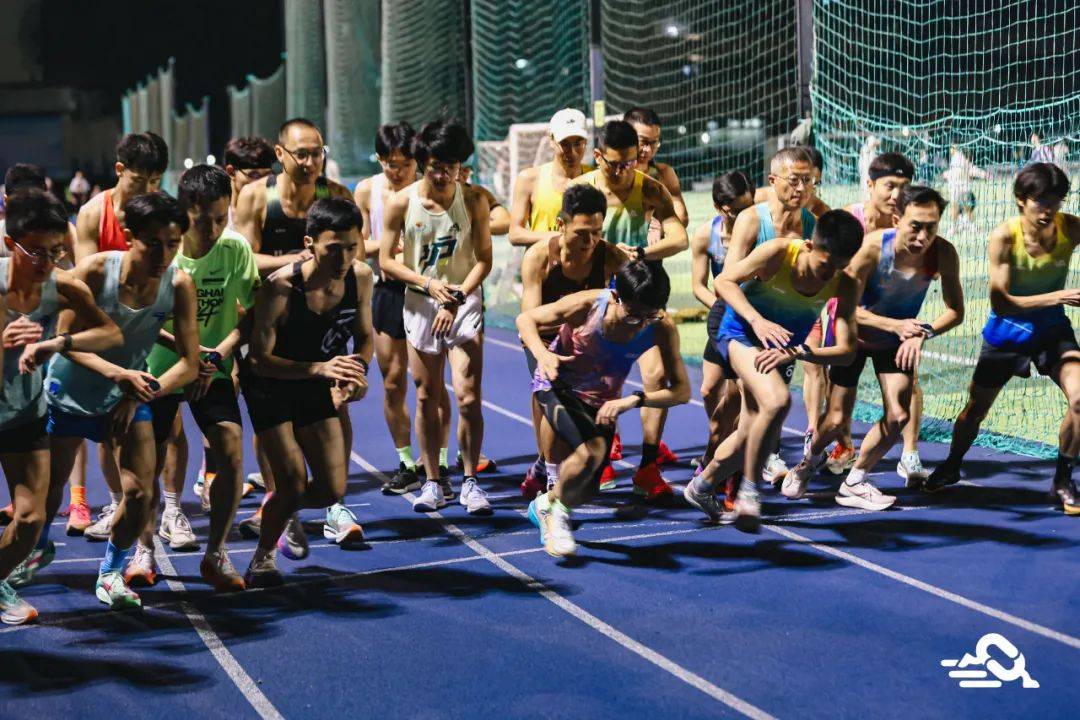 开云体育官网入口-运动员豪情满怀，毅力拼搏，冲刺终点赢得成功