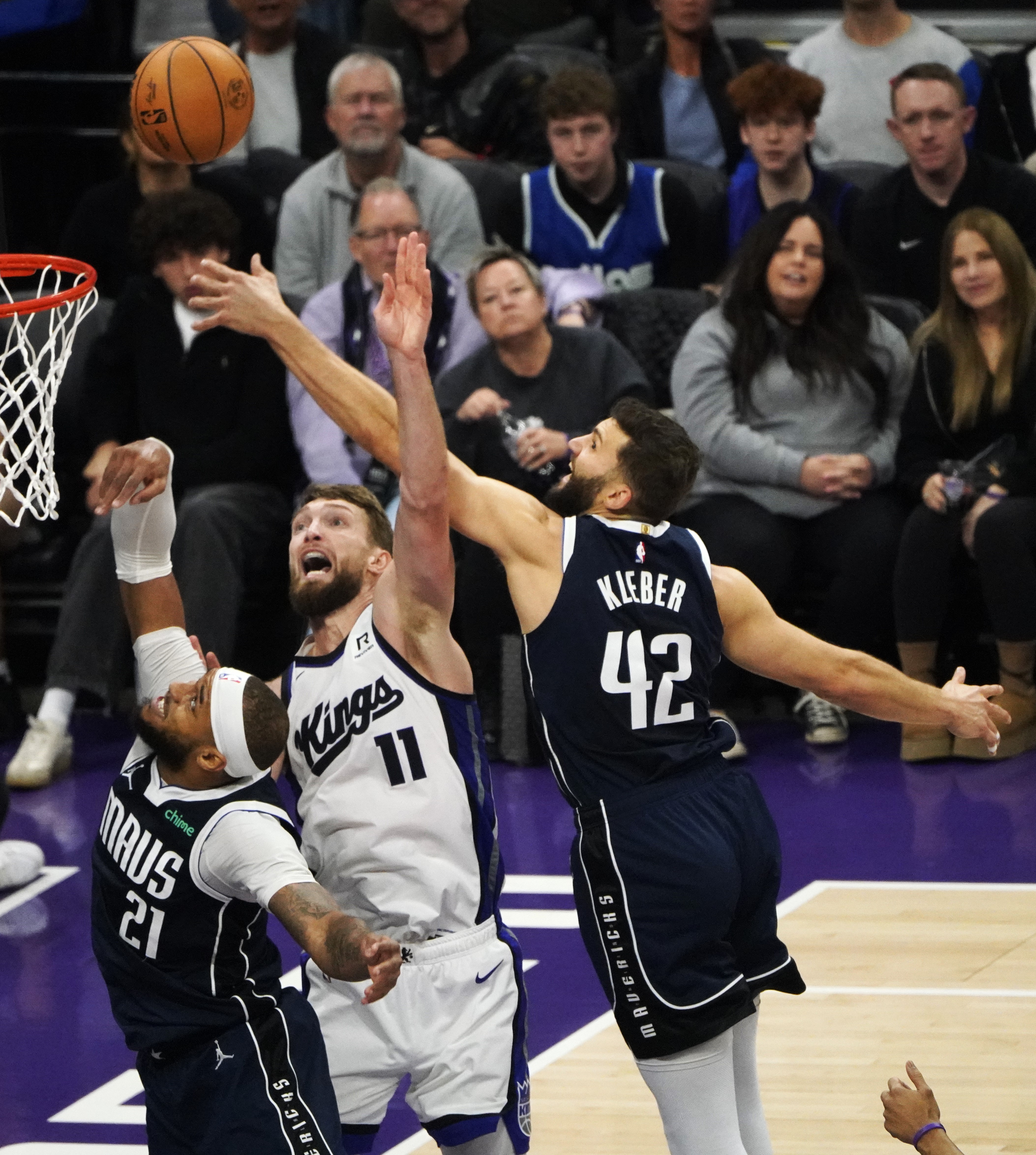 开云体育官网入口-NBA球星在比赛中扮演关键角色，帮助球队取胜
