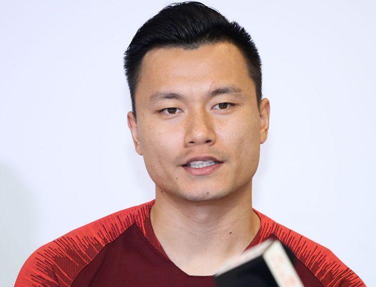 球员郜林精准射门，助球队获胜